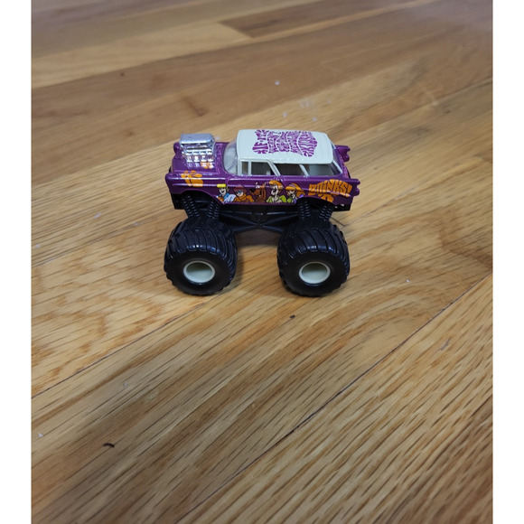 Hot Wheels Monster Jam Scooby-Doo Mystery Machine Purple Monster Truck 1:64 - Picture 2 of 14